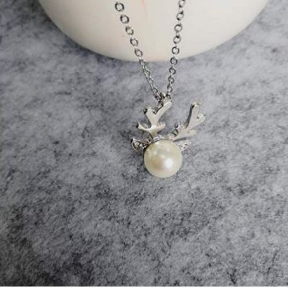 Pearl Deer Necklace (Silver) - Picture 5 of 6